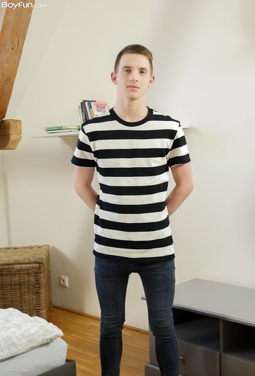 British twink Taylor Mason shows off his smooth naked body.