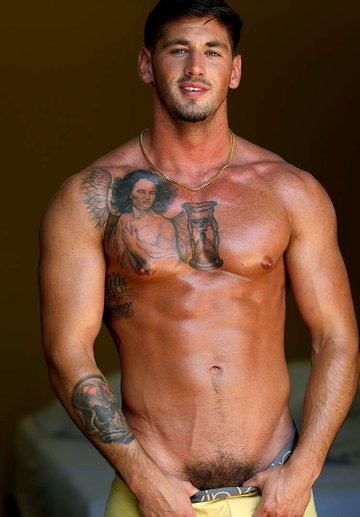 Tan Hottie Rhett West Shows Off His Cock And Perfect Body!